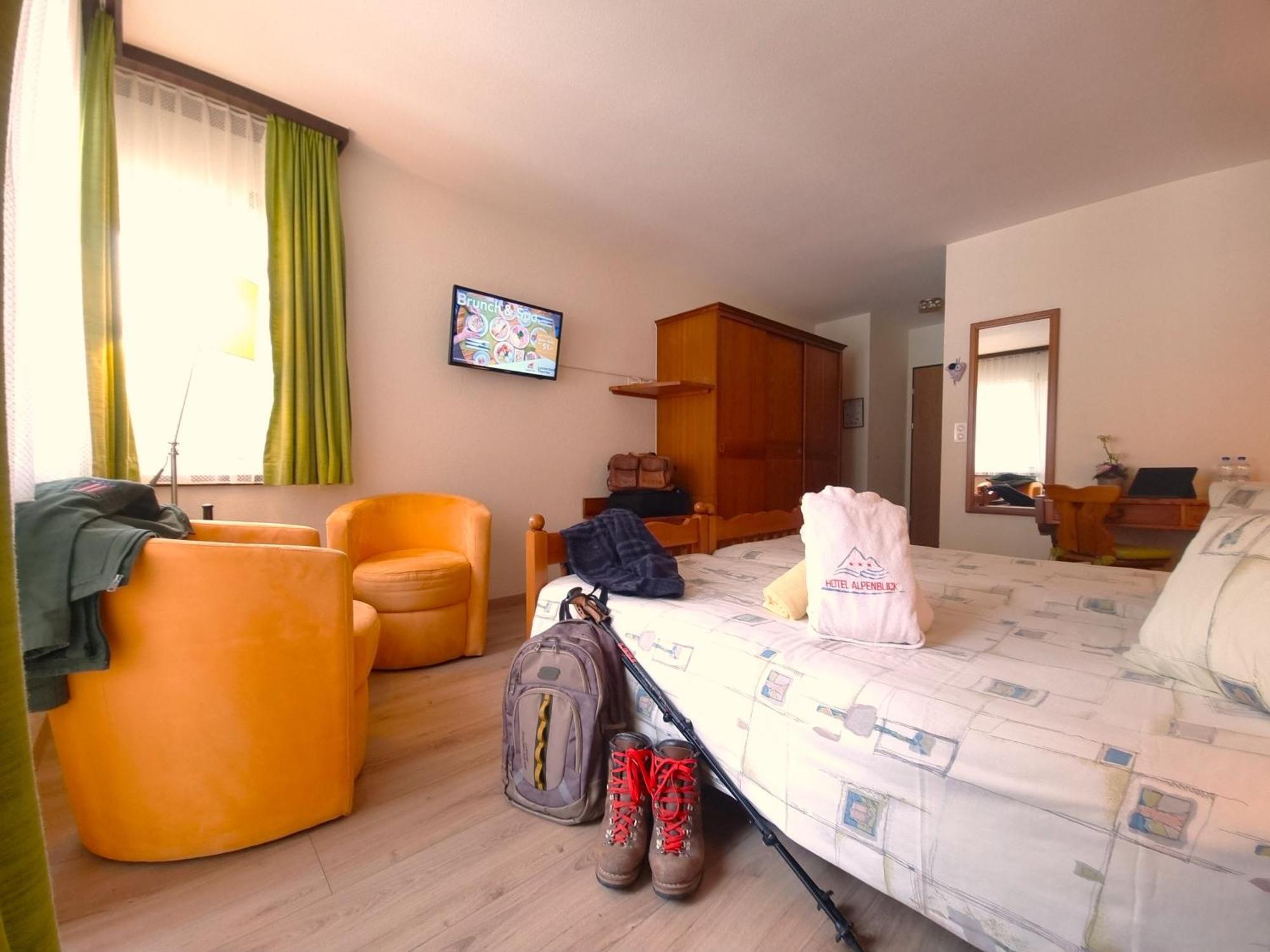 Hotel Alpenblick-Leukerbad-Therme Værelse billede